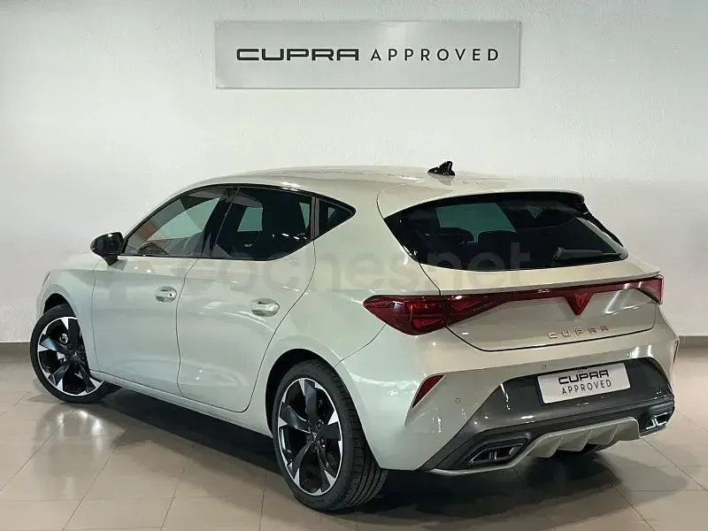 Usado Cupra Leon 204 CV (150 kW) 2025 Gris / plata Berlina