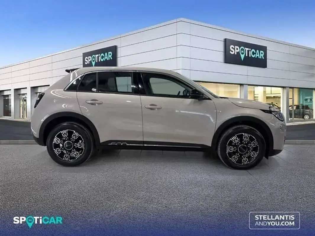 Usado Fiat 600 101 CV (74 kW) 2025 Gris SUV