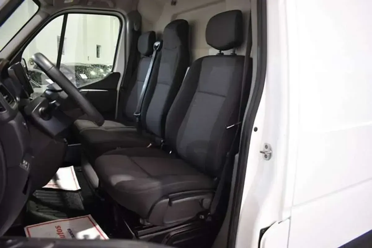 Usado Renault Master 135 CV (99 kW) 2022 Blanco Monovolumen