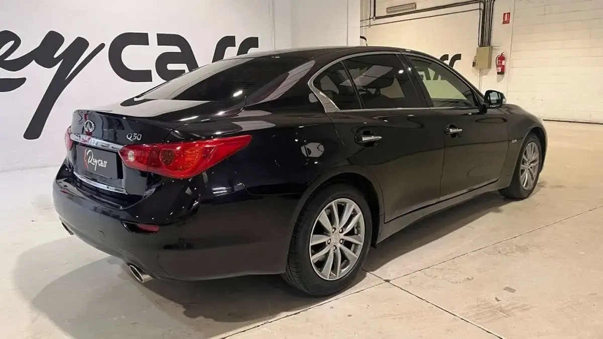 Usado Infiniti Q50 Premium 170 CV (125 kW) 2017 Negro Berlina
