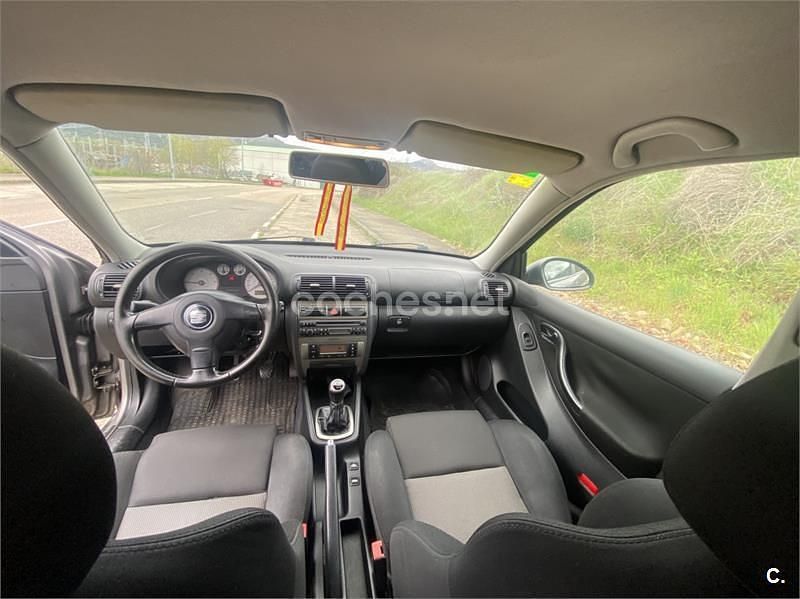 Usado Seat Leon FR 150 CV (110 kW) 2005 Gris / plata Berlina