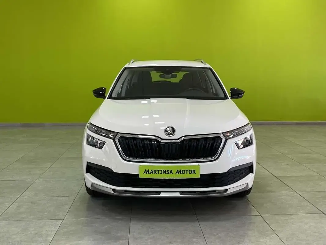 Usado Skoda Kamiq Ambition 110 CV (80 kW) 2021 Blanco SUV
