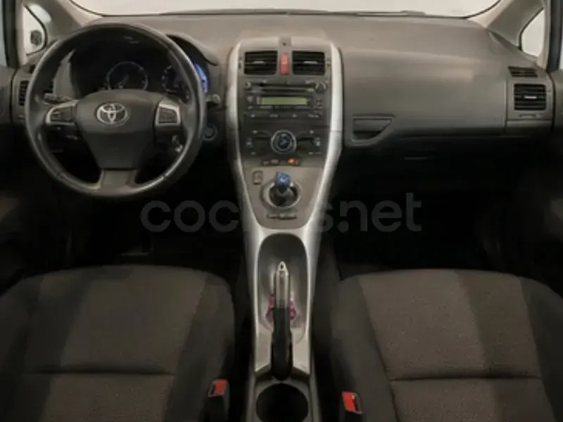 Usado Toyota Auris Hybrid Advance 135 CV (99 kW) 2011 Blanco Berlina