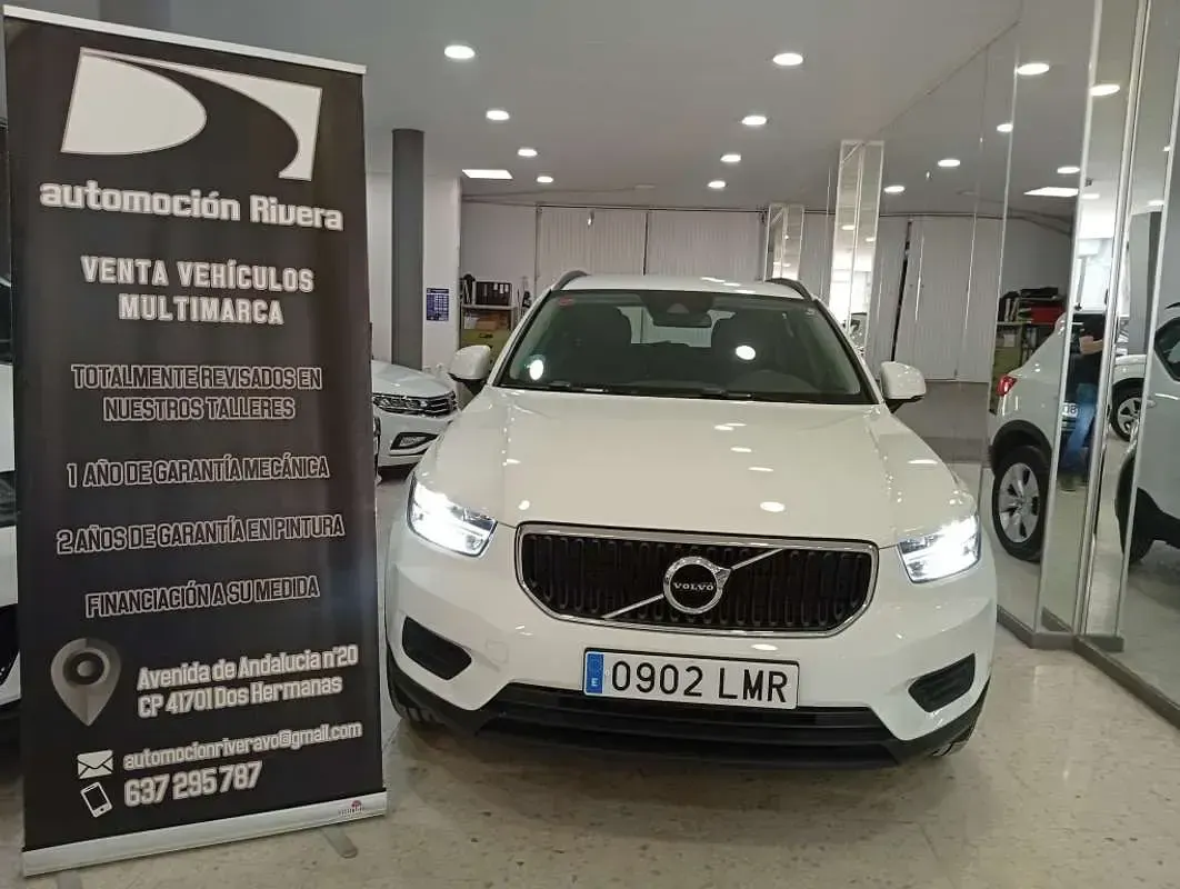 Usado Volvo XC40 Momentum 129 CV (94 kW) 2021 Blanco SUV