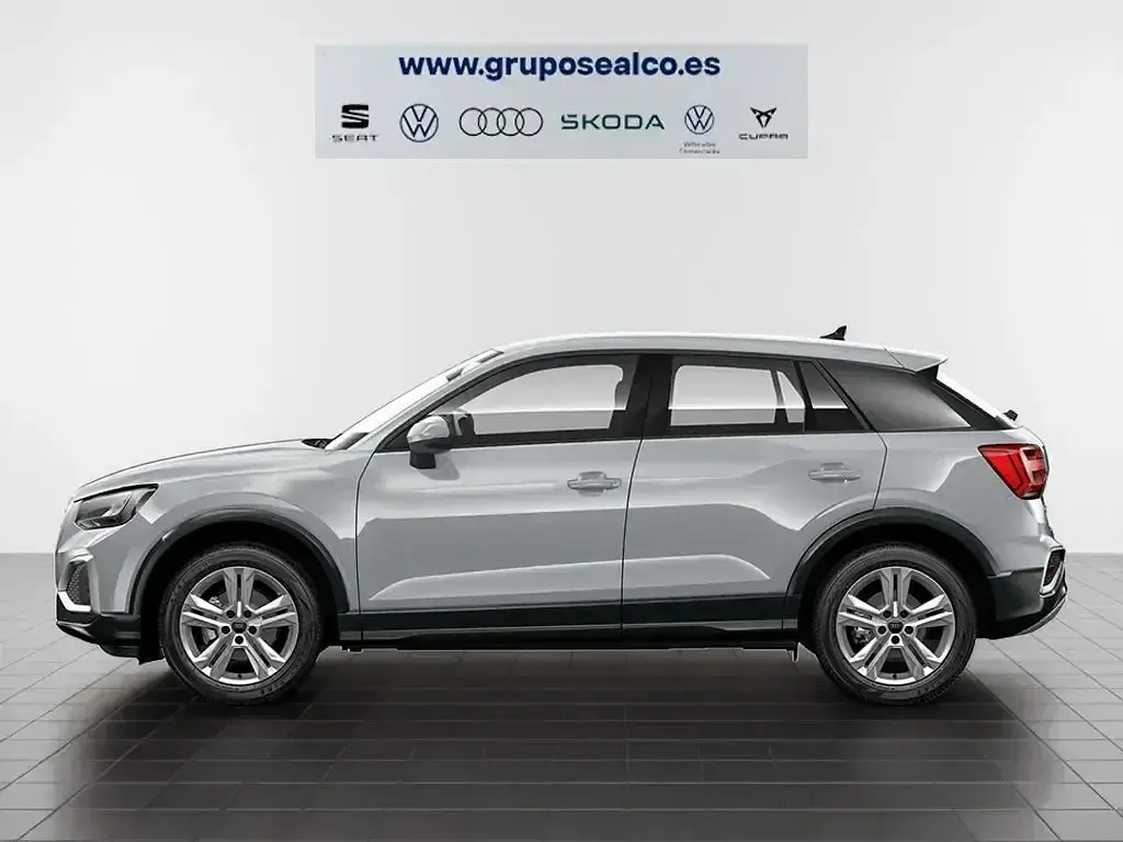Usado Audi Q2 Advanced Plus 116 CV (85 kW) 2022 Gris / plata SUV