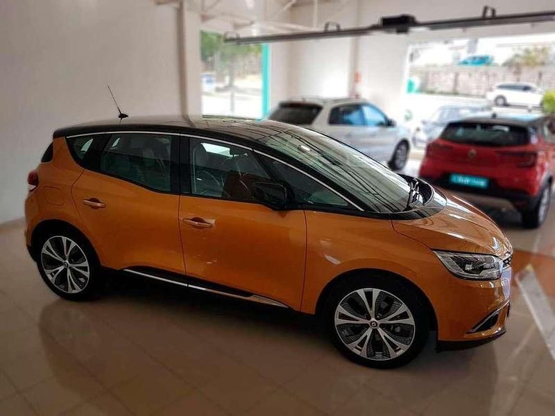 Usado Renault Scénic IV Zen 140 CV (102 kW) 2019 Amarillo Monovolumen