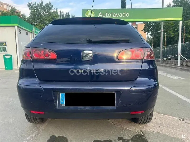 Usado Seat Ibiza Reference 100 CV (73 kW) 2006 Azul Utilitario