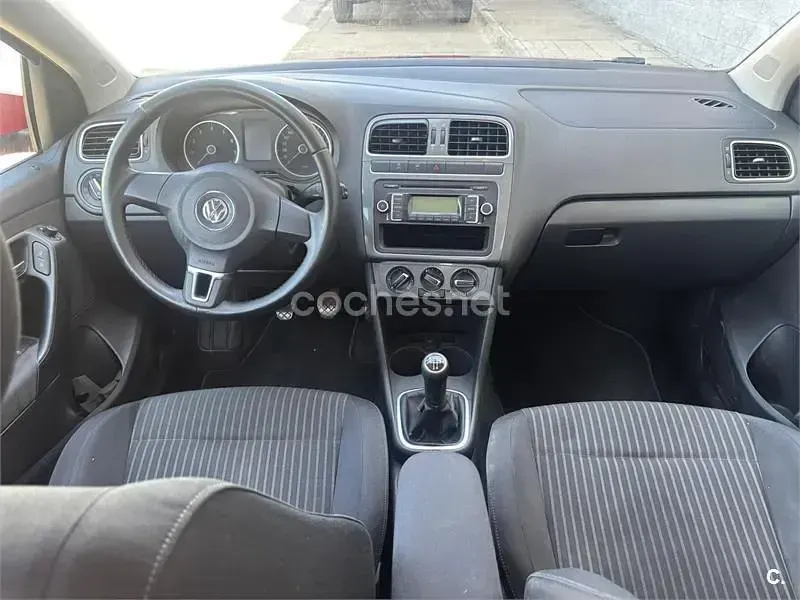Usado VW Polo Advance 70 CV (51 kW) 2010 Rojo Utilitario