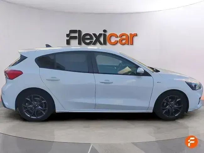 Usado Ford Focus ST-Line 125 CV (91 kW) 2022 Blanco Berlina