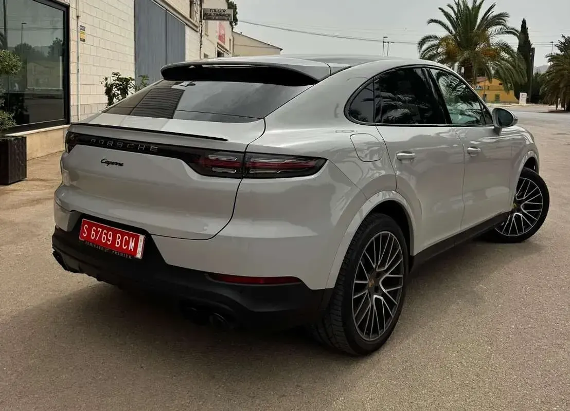 Usado Porsche Cayenne E-Hybrid Platinum Edition 462 CV (339 kW) 2022 Gris SUV