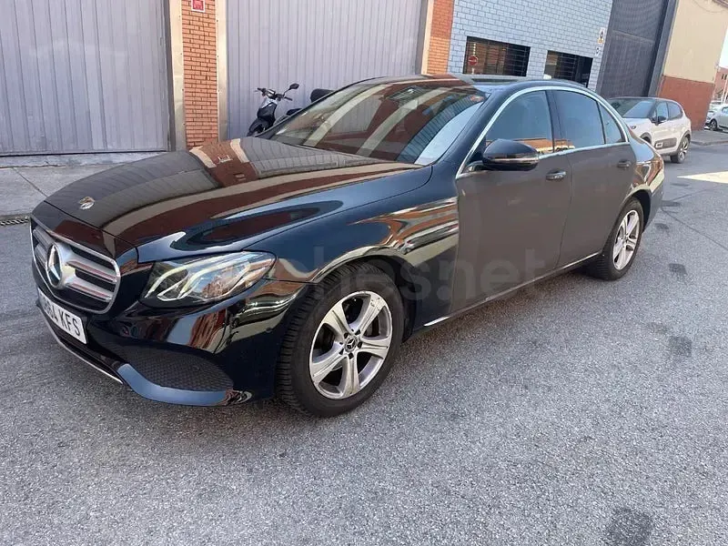 Usado Mercedes E200 150 CV (110 kW) 2017 Negro Berlina