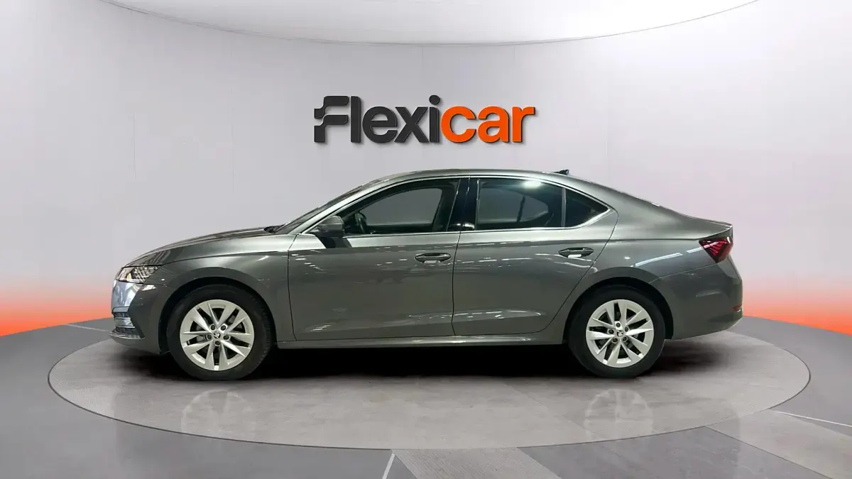 Usado Skoda Octavia Ambition 116 CV (85 kW) 2024 Gris Berlina