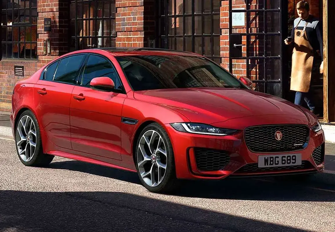 Usado Jaguar XE R-Dynamic 250 CV (183 kW) 2019 Gris Berlina