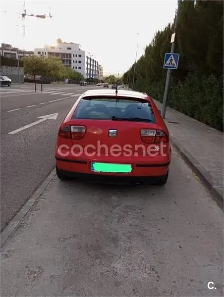 Usado Seat Leon Stella 90 CV (66 kW) 2002 Rojo Utilitario