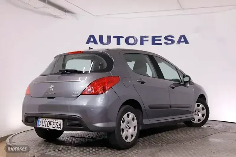 Usado Peugeot 308 Access 112 CV (82 kW) 2011 Gris