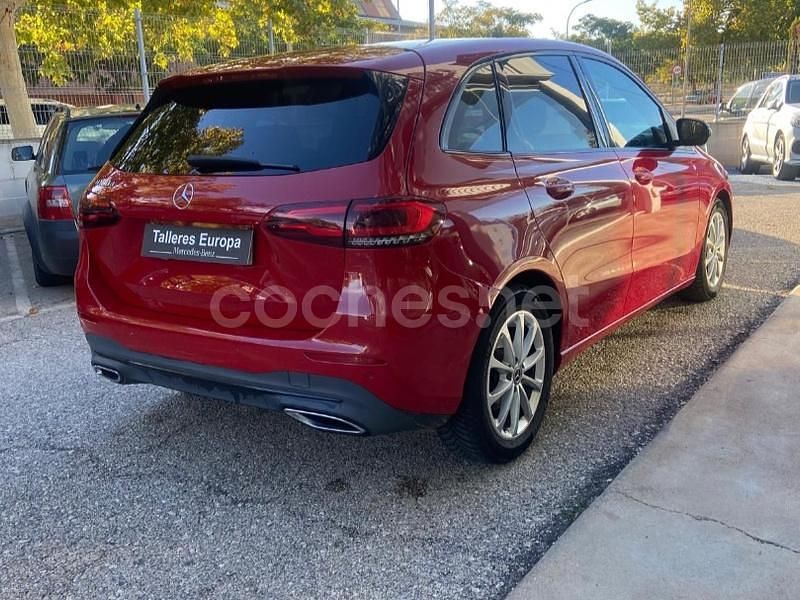 Usado Mercedes B180 116 CV (85 kW) 2019 Rojo Utilitario