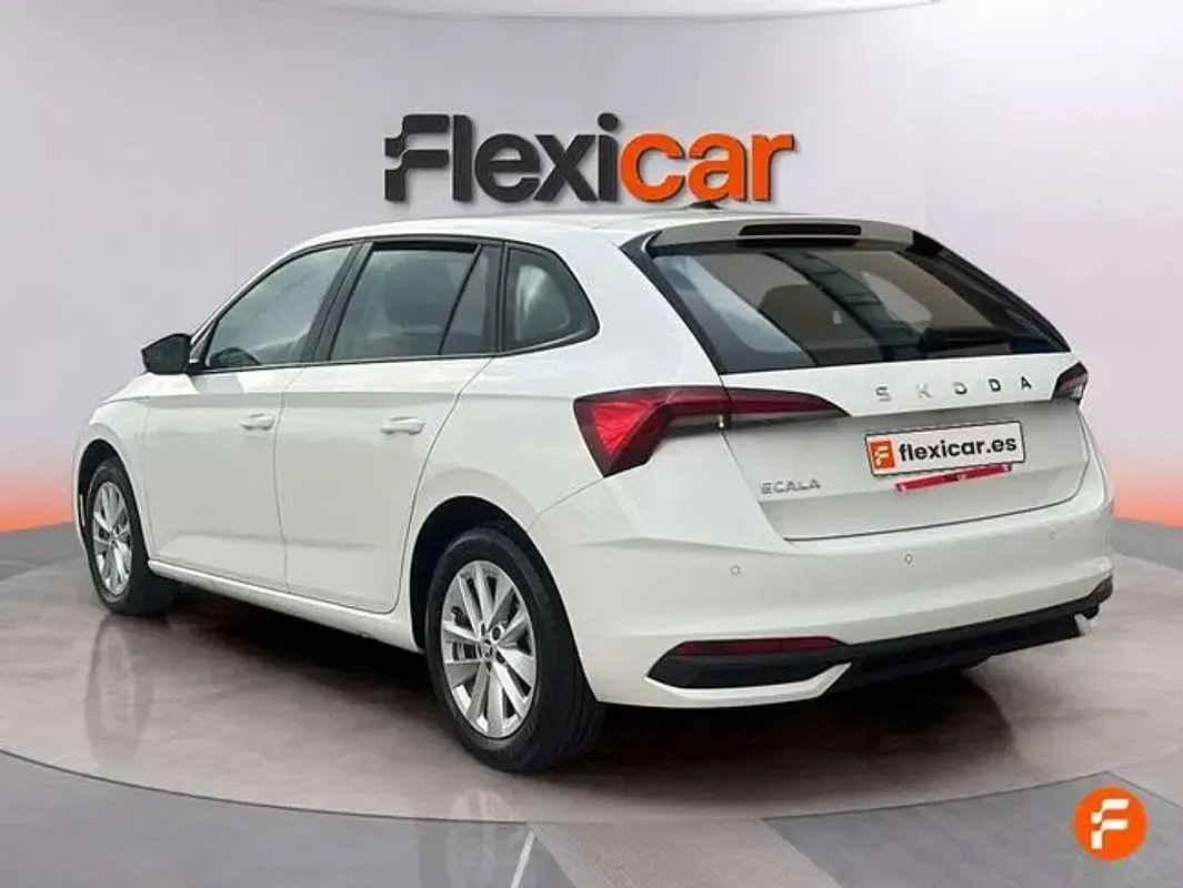Usado Skoda Scala Essence 95 CV (69 kW) 2024 Blanco Utilitario