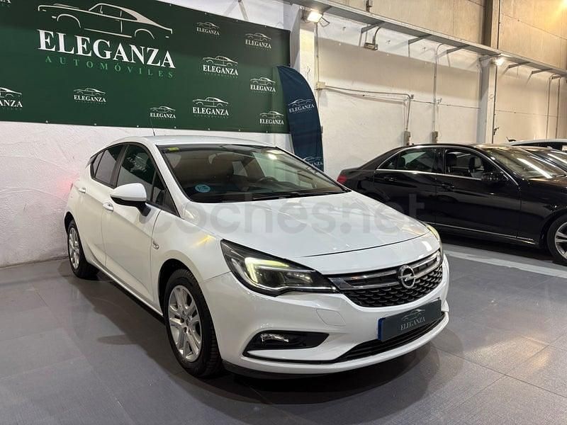 Usado Opel Astra Selective 110 CV (80 kW) 2016 Blanco Berlina