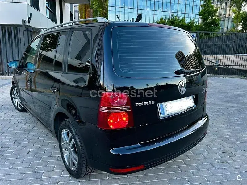 Usado VW Touran Edition 105 CV (77 kW) 2010 Negro Monovolumen