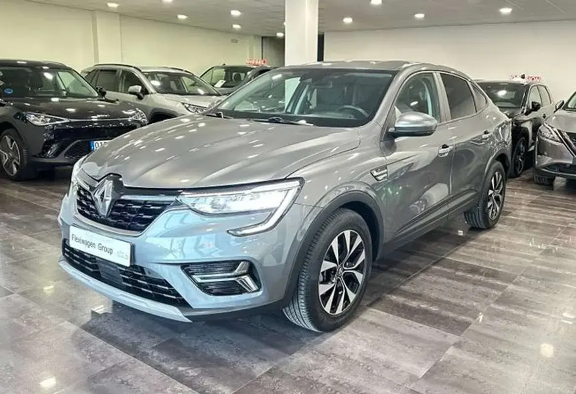 Usado Renault Arkana Techno 145 CV (106 kW) 2023 Gris / plata SUV