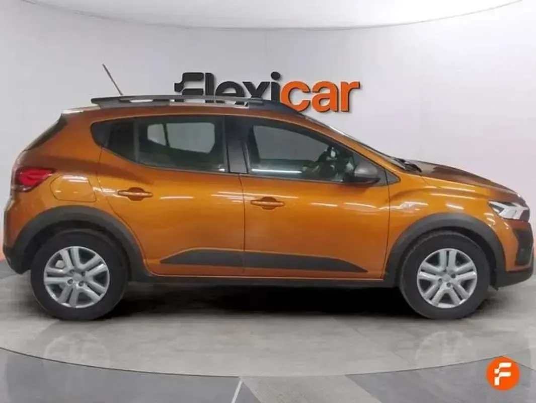 Usado Dacia Sandero Essentiel 91 CV (66 kW) 2023 Naranja Utilitario