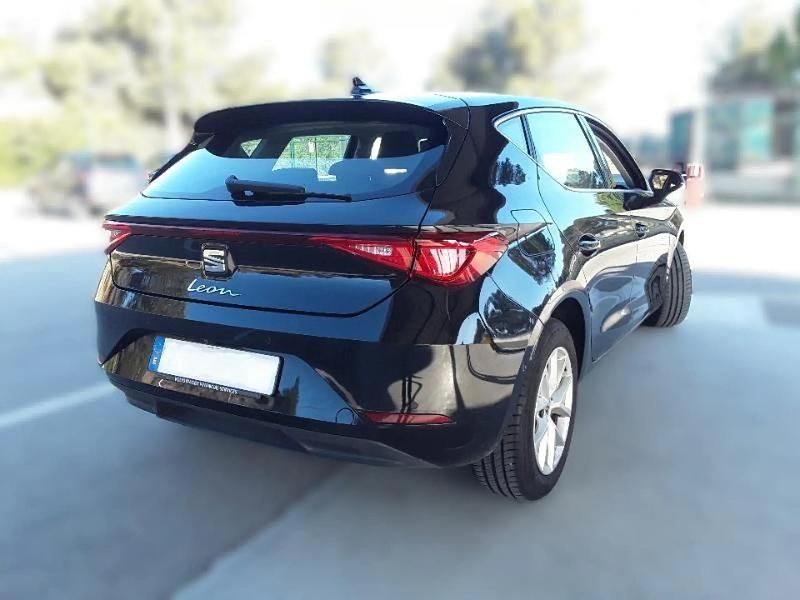 Usado Seat Leon Style 115 CV (84 kW) 2025 Negro