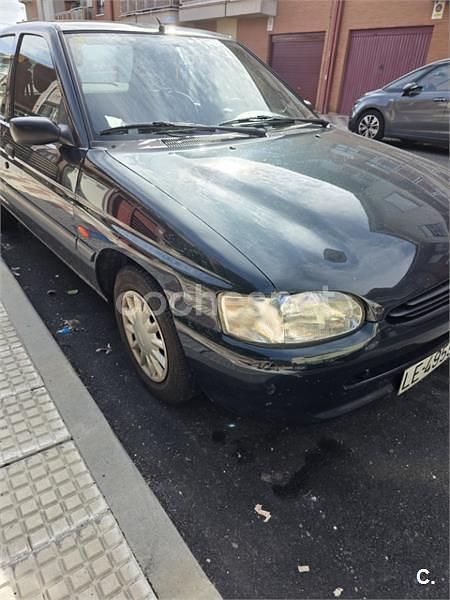 Usado Ford Escort 90 CV (66 kW) 1996 Verde Berlina