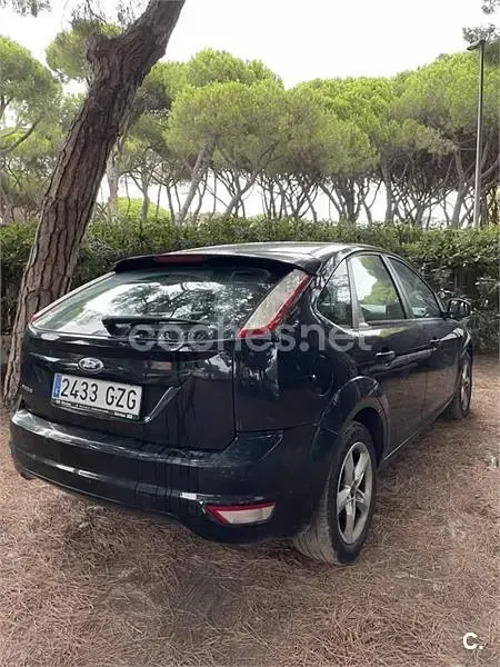 Usado Ford Focus Trend 100 CV (73 kW) 2010 Negro Berlina