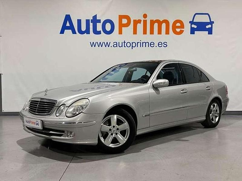 Plateado Usado 2002 Mercedes E320 Avantgarde Berlina | 5470 € - Imagen 1/4