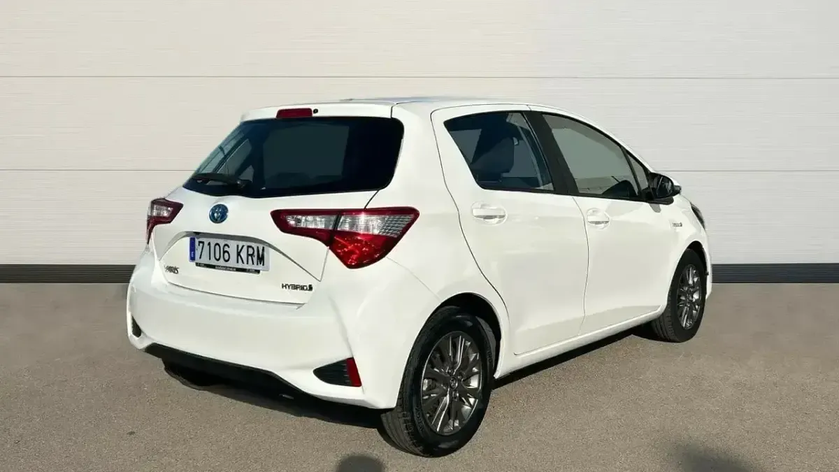 Usado Toyota Yaris Hybrid Active 100 HP (73 kW) 2018 Branco Sedan
