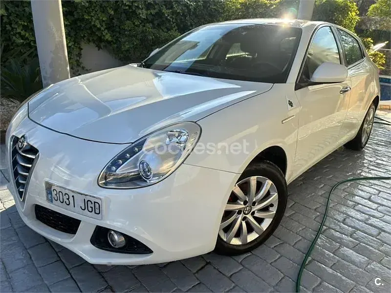 Usado Alfa Romeo Giulietta Distinctive 105 CV (77 kW) 2015 Blanco Utilitario