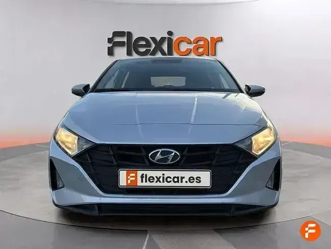 Usado Hyundai i20 84 CV (61 kW) 2022 Gris Utilitario