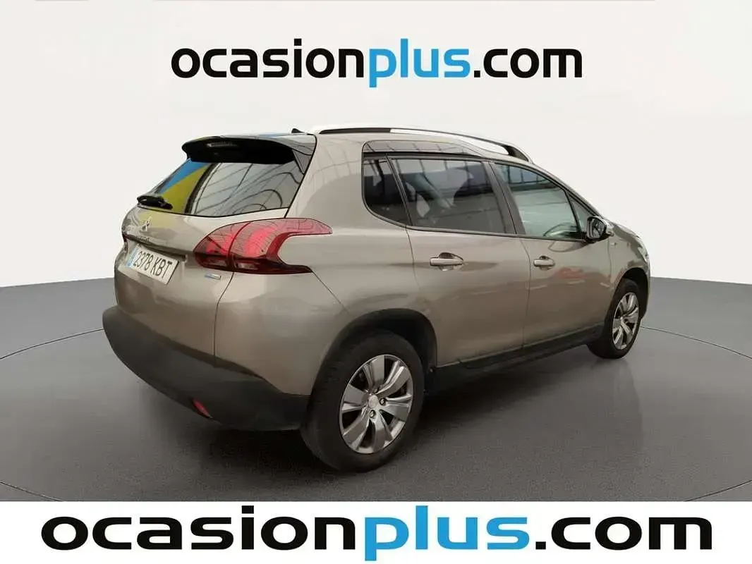 Usado Peugeot 2008 Style 110 CV (80 kW) 2017 Gris SUV