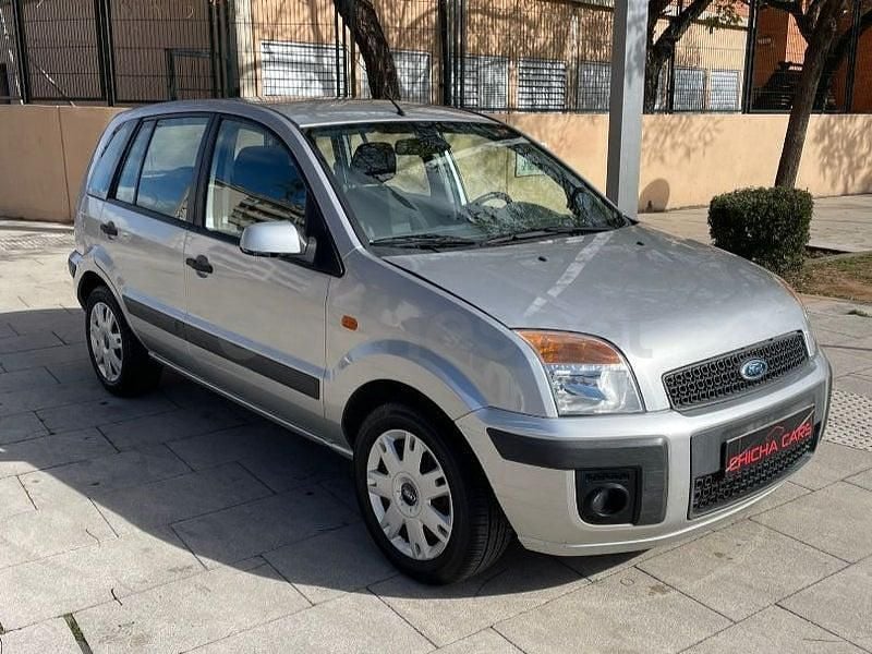 Usado Ford Fusion 80 CV (58 kW) 2006 Gris / plata Utilitario