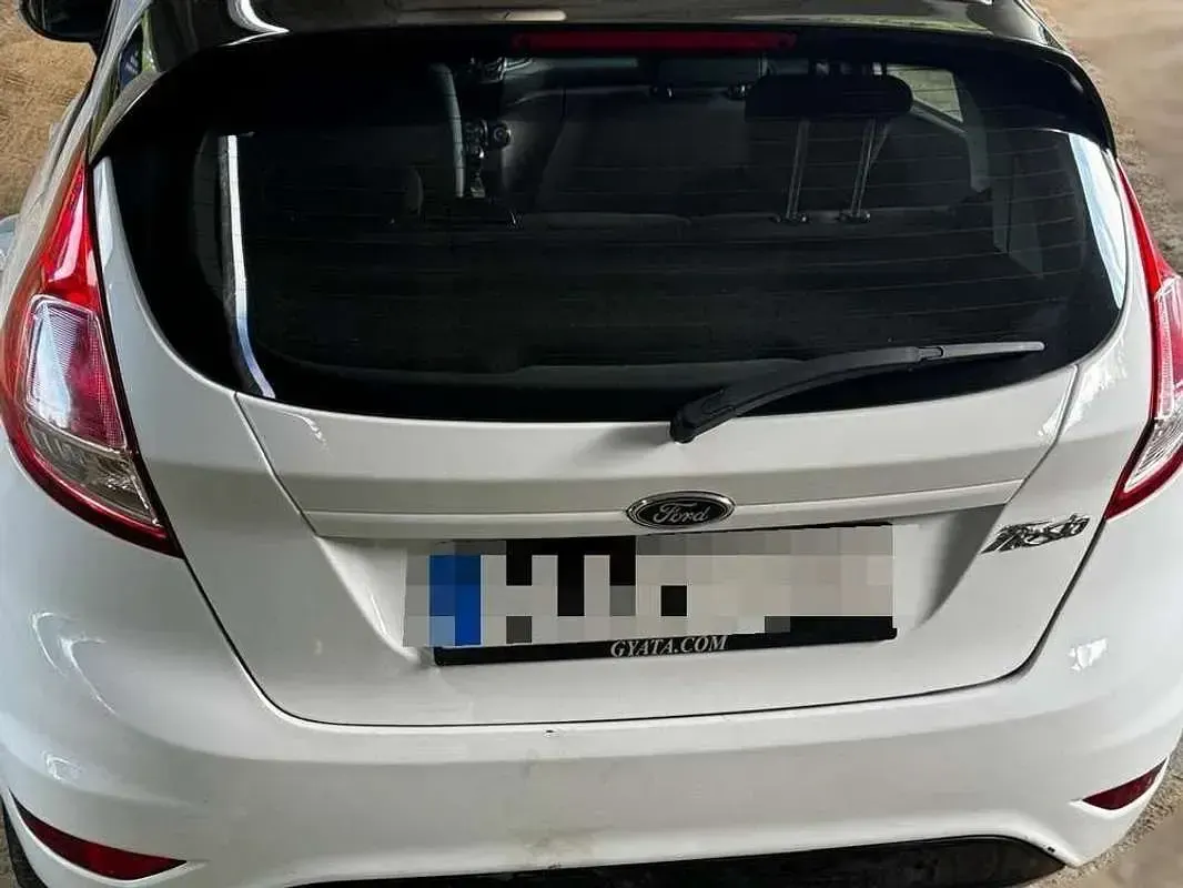 Usado Ford Fiesta Trend 75 CV (55 kW) 2015 Blanco Utilitario