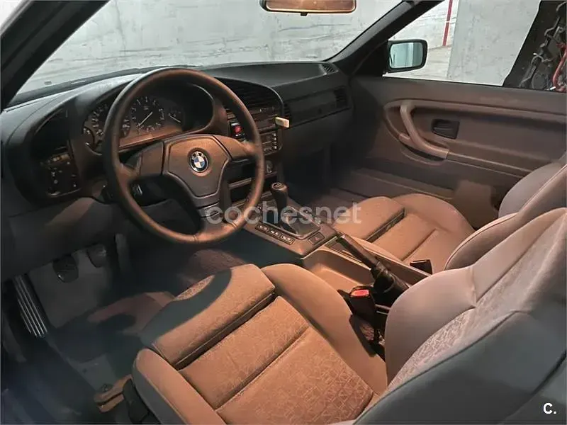 Usado BMW 318 116 CV (85 kW) 1996 Negro Descapotable