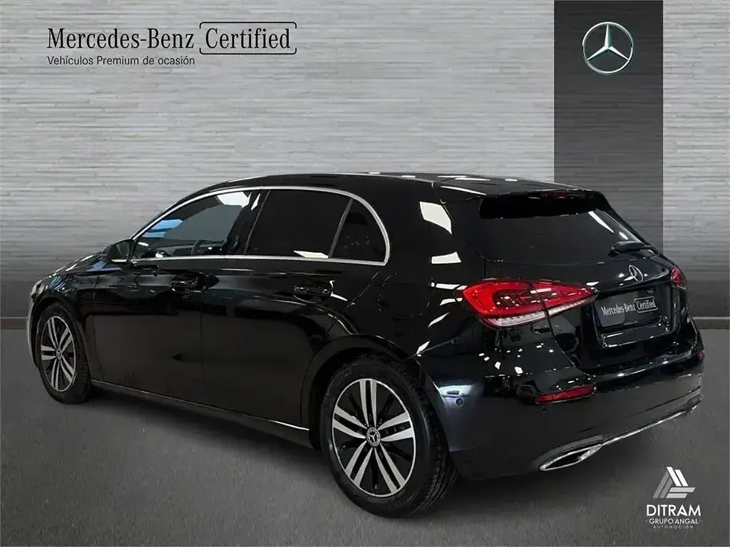 Usado Mercedes A180 136 CV (100 kW) 2022 Negro noche Berlina