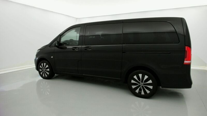 Usado Mercedes Vito 136 CV (100 kW) 2023 Negro obsidiana Van