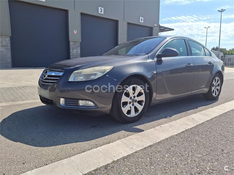 Usado Opel Insignia Edition 130 CV (95 kW) 2010 Negro Berlina