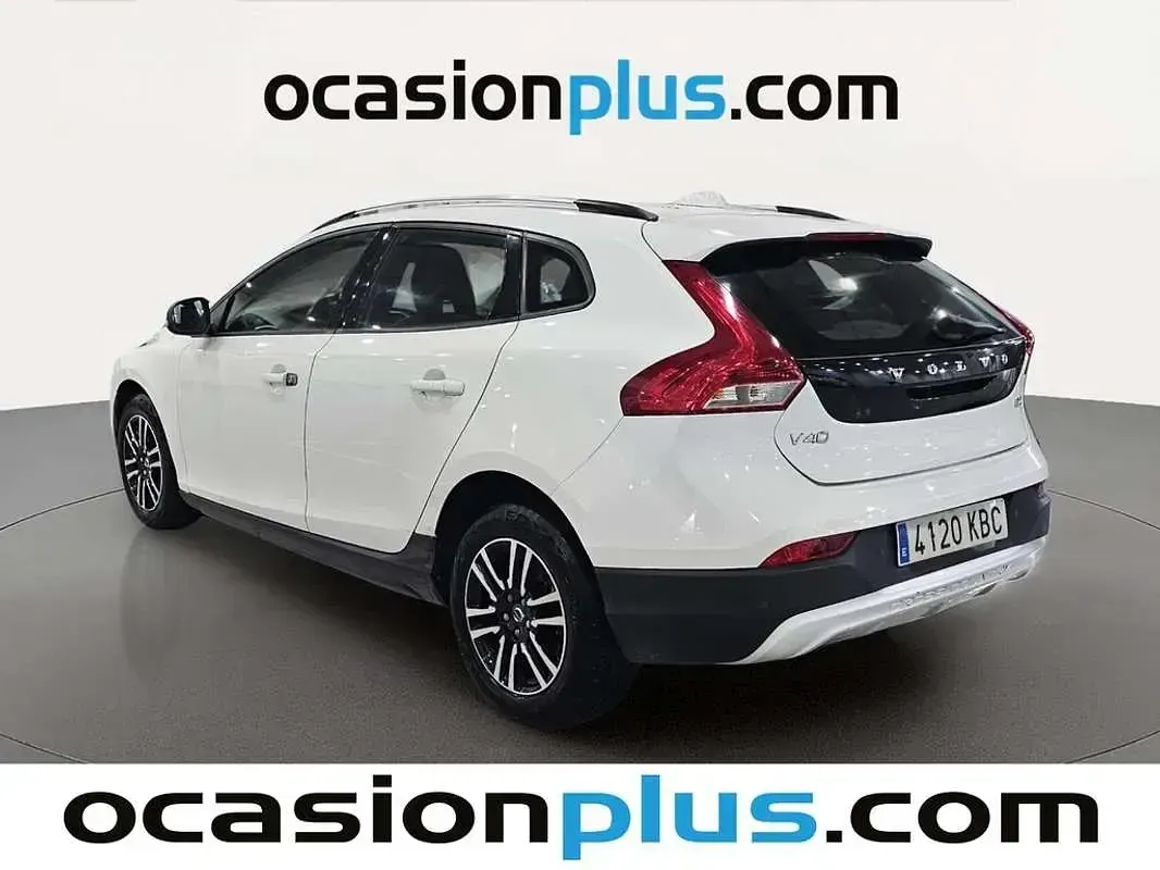 Usado Volvo V40 Momentum 120 CV (88 kW) 2017 Blanco SUV
