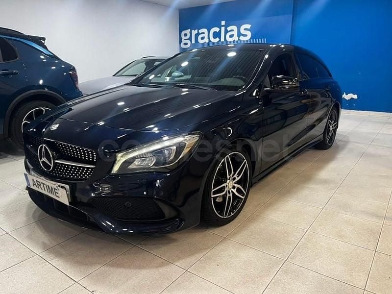 Usado Mercedes CLA200 Shooting Brake AMG line 136 CV (100 kW) 2016 Azul Familiar