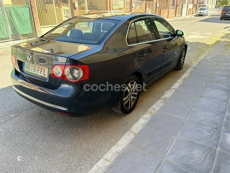 Usado VW Jetta Advance 105 CV (77 kW) 2007 Azul Berlina