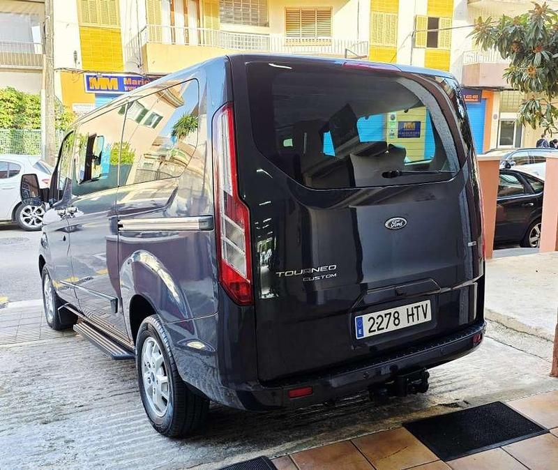 Usado Ford Tourneo Titanium 125 CV (91 kW) 2013 Gris Monovolumen
