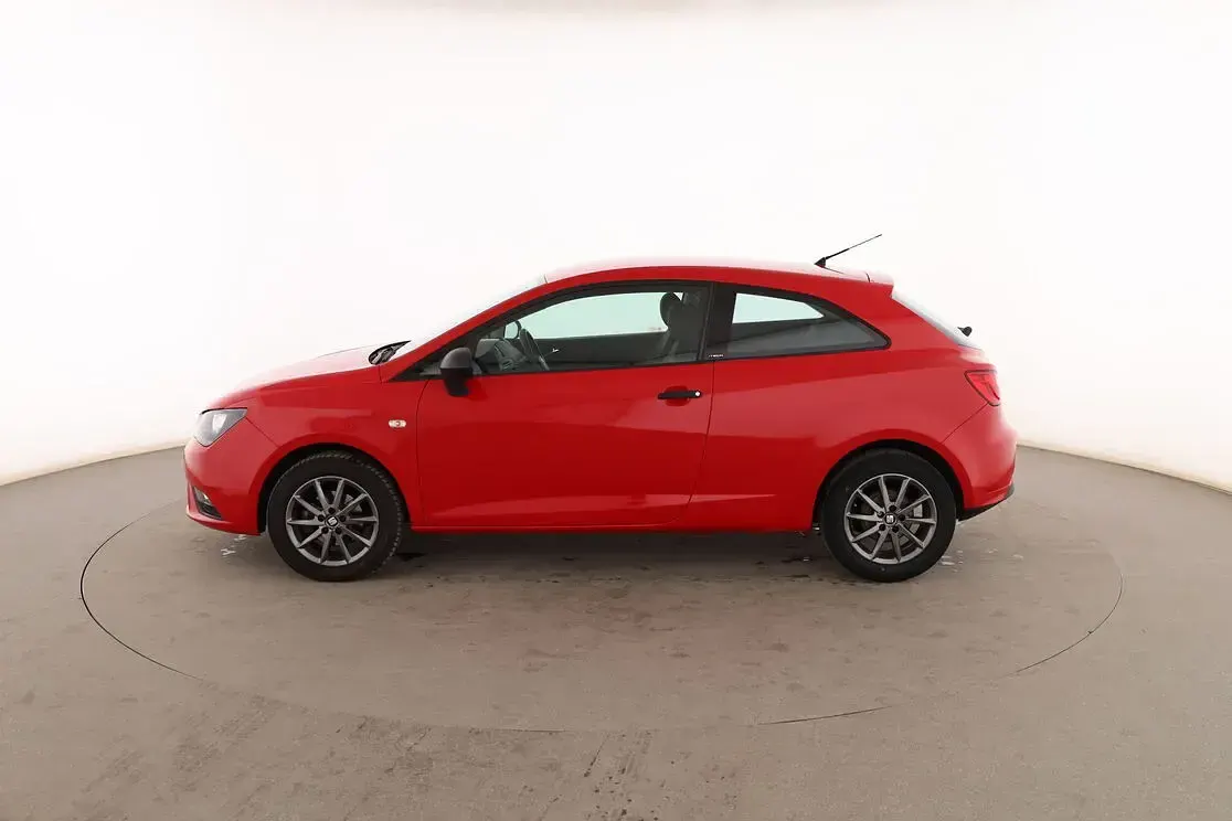 Usado Seat Ibiza Reference 70 CV (51 kW) 2014 Rojo Berlina