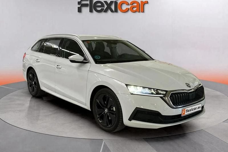 Blanco Usado 2021 Skoda Octavia Ambition Berlina | 19.770 € (Precio justo) - Imagen 1/4