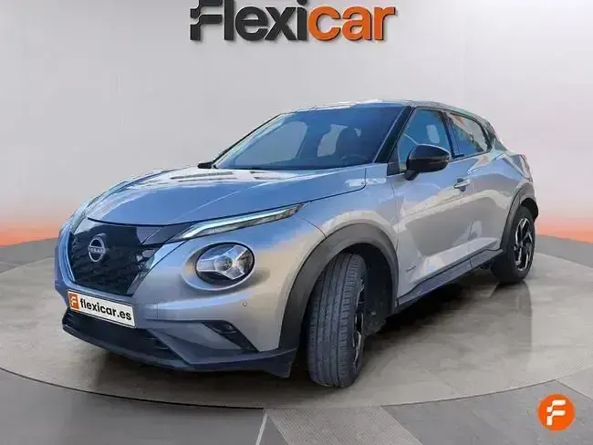 Begagnad Nissan Juke N-Connecta 143 HK (105 kW) 2023 Grå SUV