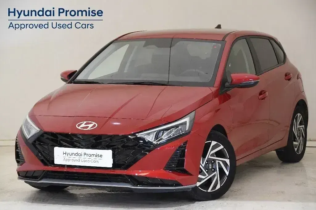 Usado Hyundai i20 100 CV (73 kW) 2025 Rojo Utilitario