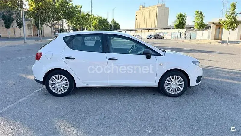 Usado Seat Ibiza 90 CV (66 kW) 2011 Blanco Berlina