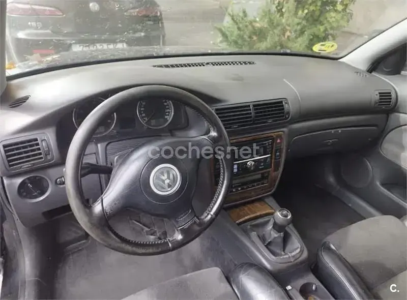 Usado VW Passat Edition 130 CV (95 kW) 2004 Azul Berlina