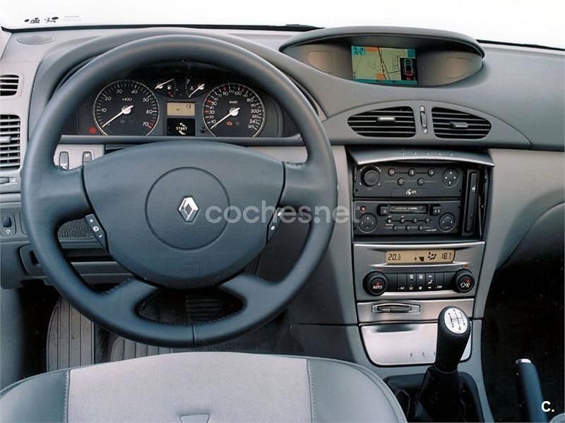 Verde Usado 2001 Renault Laguna II Authentique Berlina | 2200 € (Precio justo) - Imagen 1/1